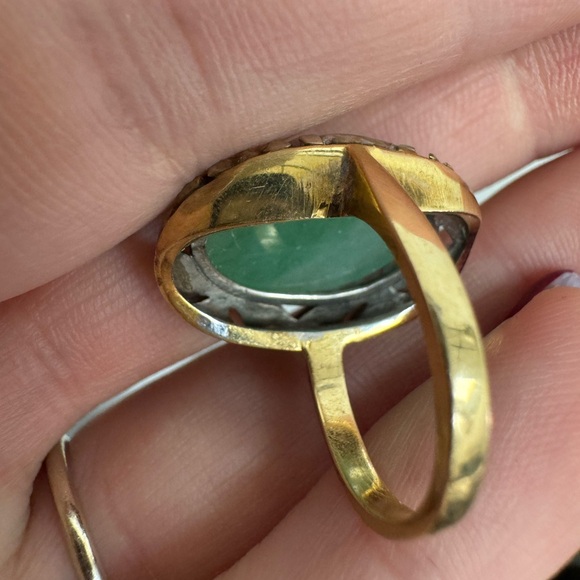 Elegant Mid- Century Green Jade and 14K yellow and white Gold Ring - Picture 13 of 16